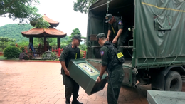 a5Cận cảnh khám xét.png