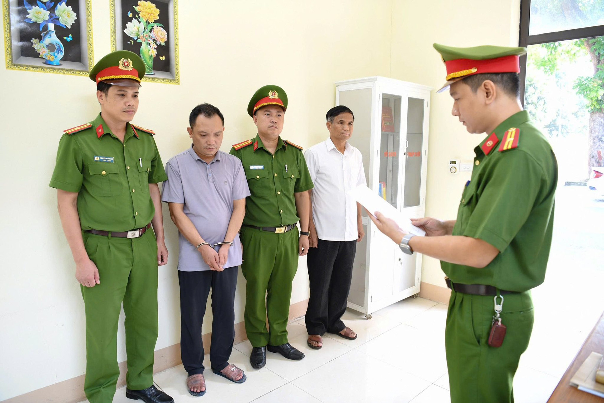Bắt giám đốc công ty Athena sản xuất kem chống nắng, mỹ phẩm giả tại Phú Thọ