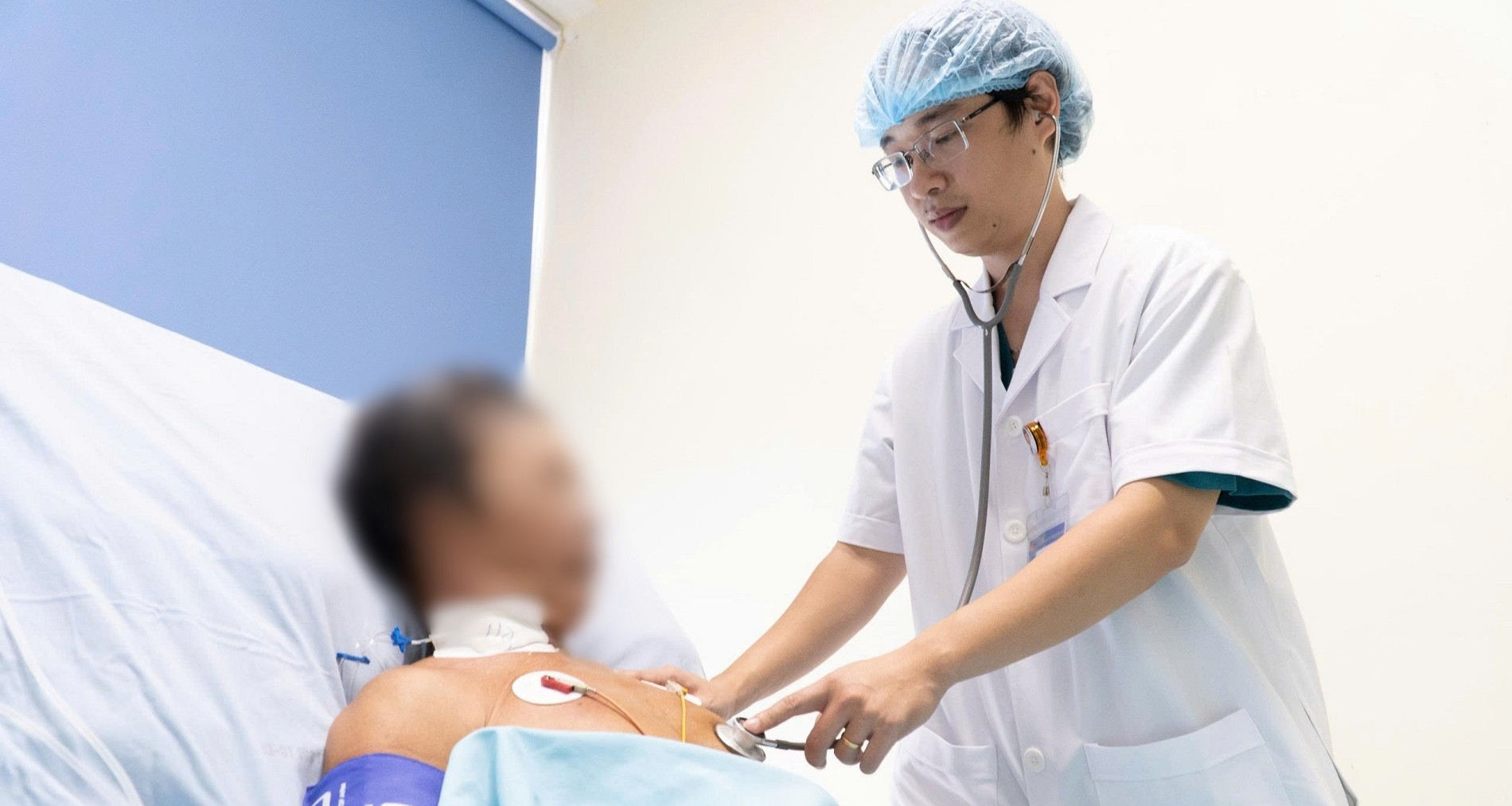 Bị ong vò vẽ đốt hơn 30 vết, cụ ông suýt mất mạng do sốc phản vệ nặng