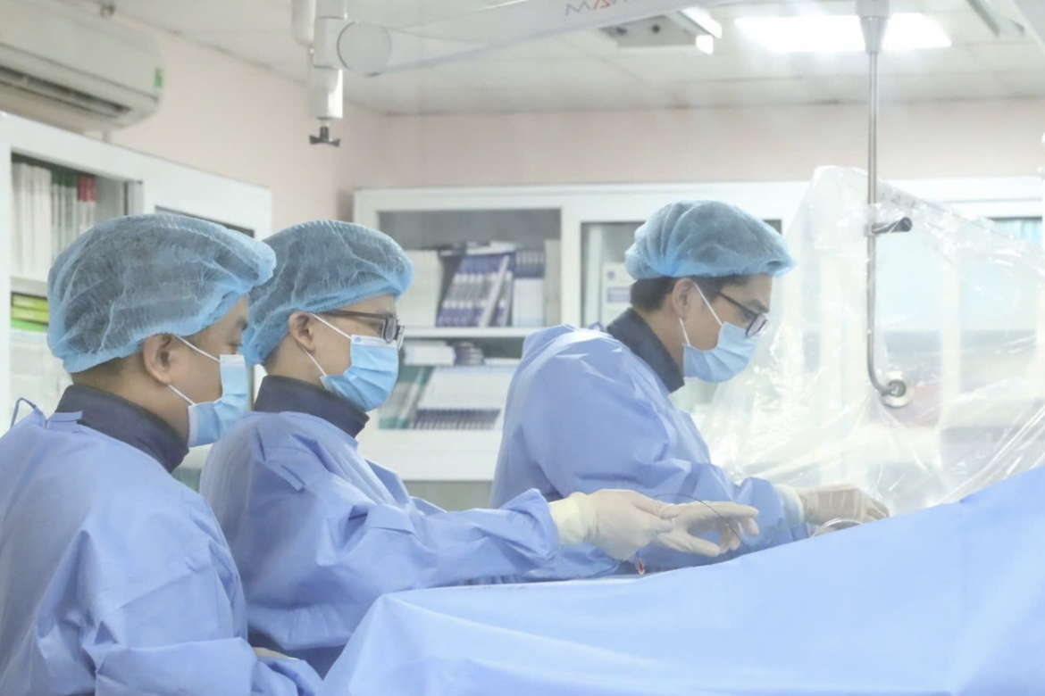 Căn bệnh khiến bé gái đau đớn dữ dội về đêm suốt nhiều tháng