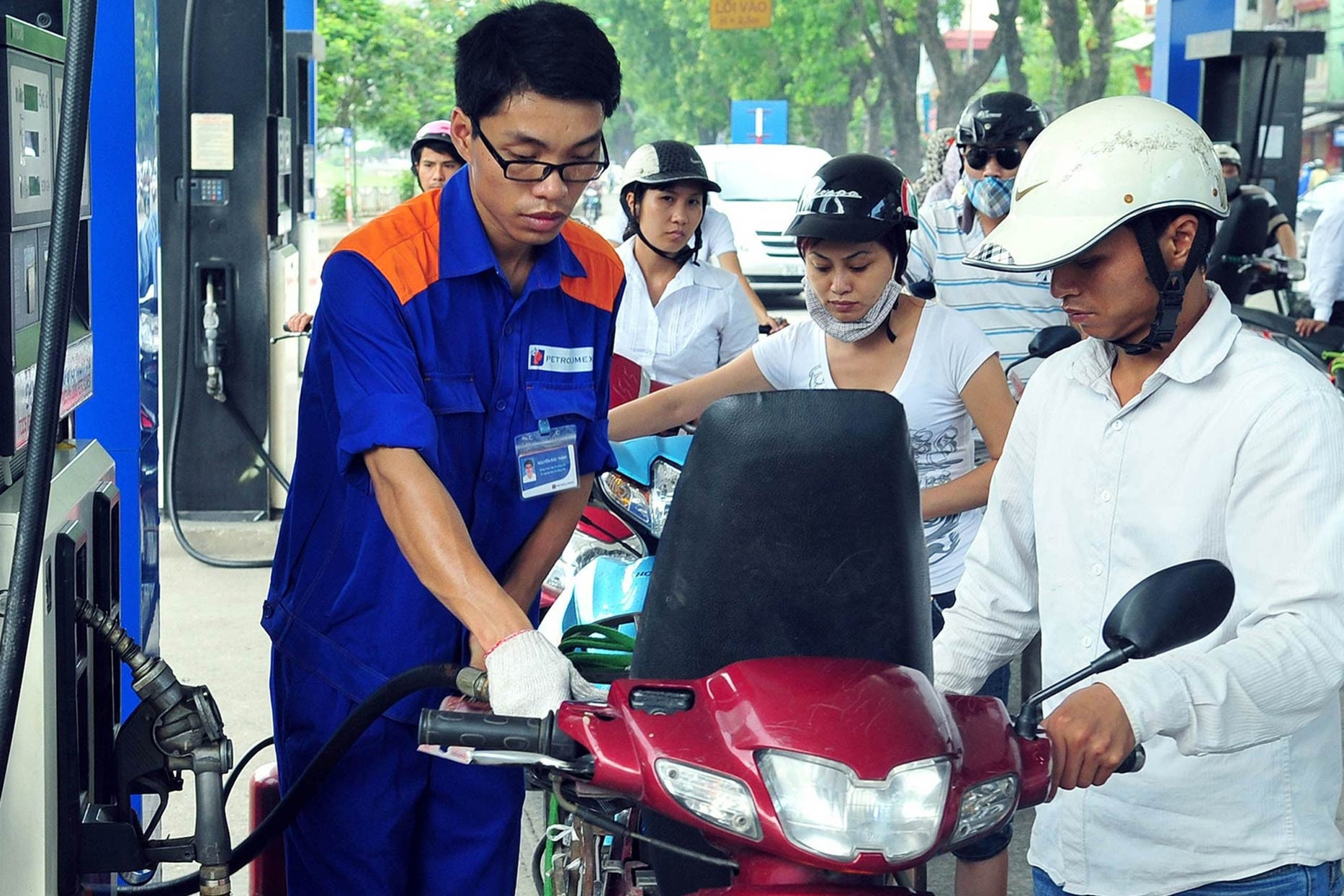 Giá xăng ngày mai có khả năng giảm mạnh