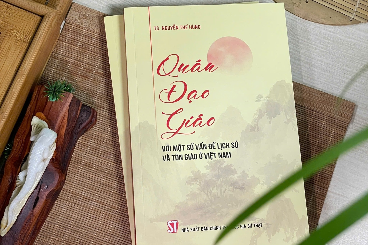 Khám phá di sản tín ngưỡng đặc sắc qua sách về 'Quán Đạo giáo'