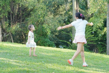 Mỗi gia đình là một bông hoa tươi đẹp, làm nên vườn hoa thơm