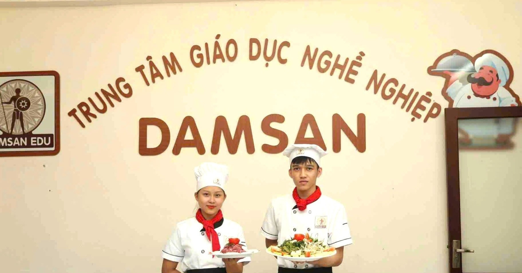 Thanh niên dân tộc thiểu số có 'đường đi' mới, vừa học văn hóa vừa học nghề