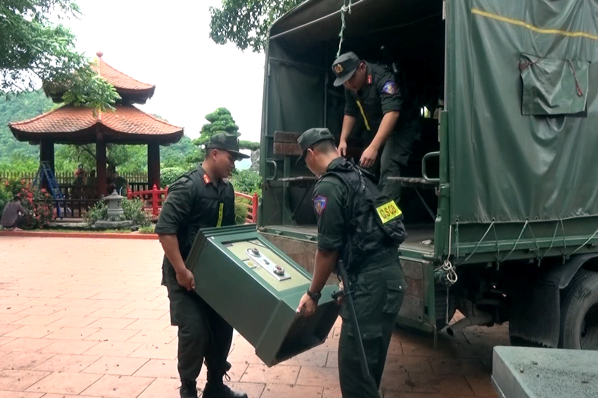 Thu giữ nhiều tài liệu ở trang trại của trùm giang hồ Vi ‘ngộ’