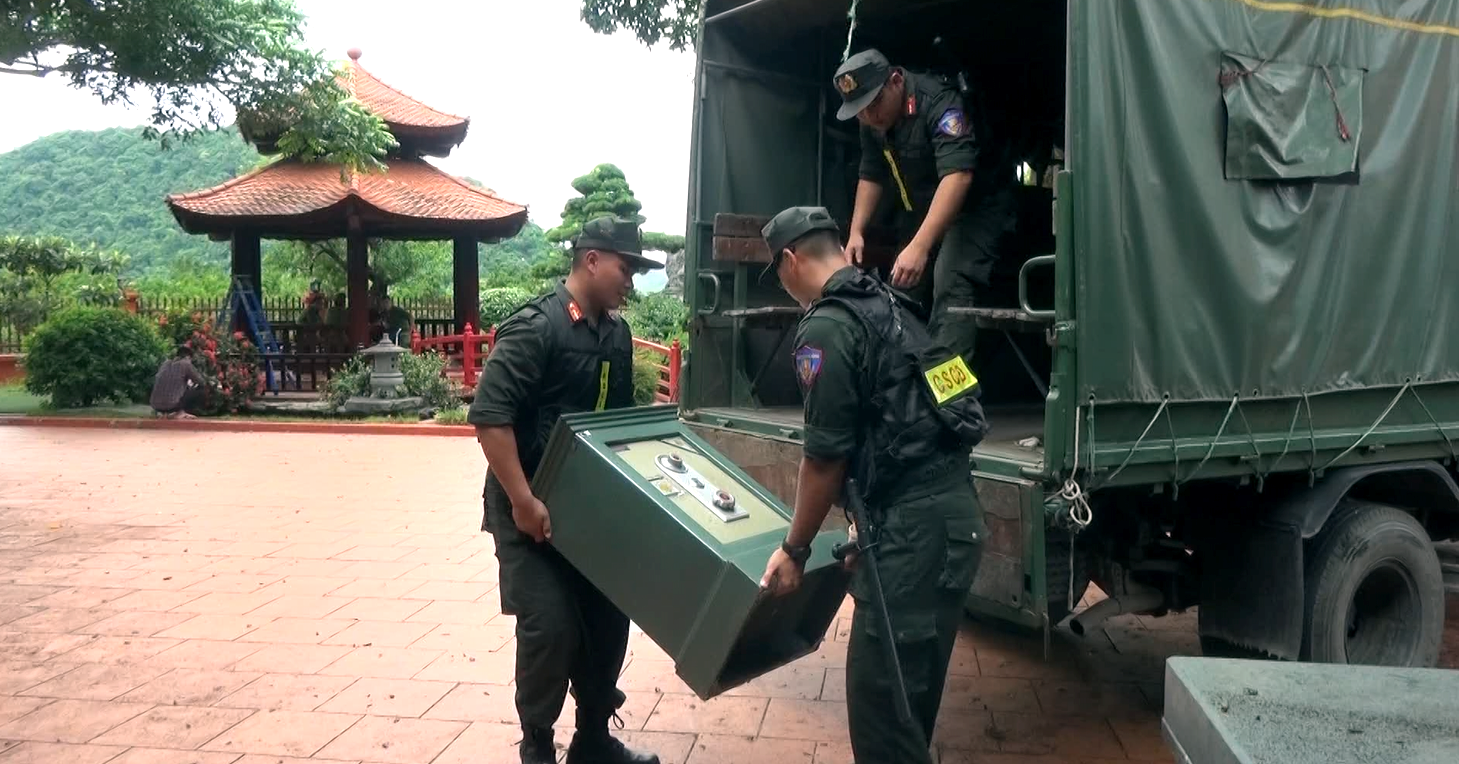 Thu giữ nhiều tài liệu ở trang trại của trùm giang hồ Vi ‘ngộ’