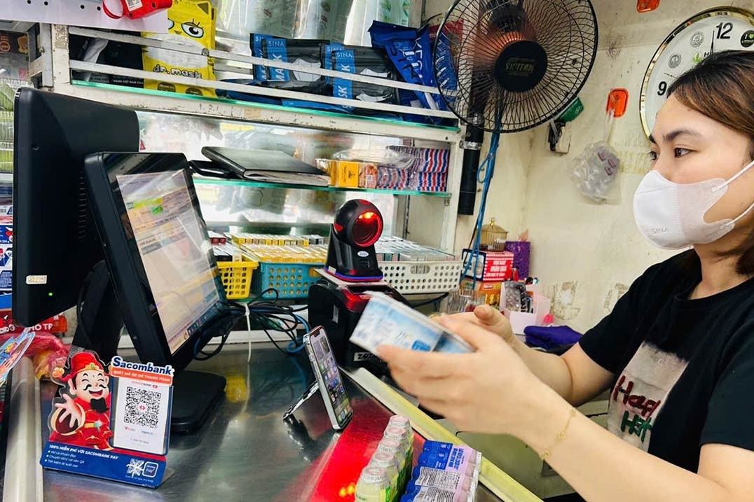 Đề xuất mới về cảnh báo tạm hoãn xuất cảnh; bổ sung quy định với hộ kinh doanh