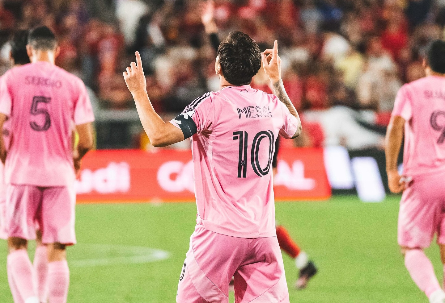 Messi thăng hoa rực rỡ, Inter Miami thắng trận 'rửa mặt'