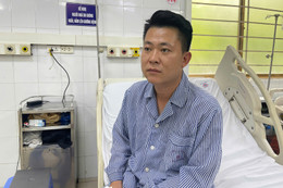 Mưa to, du khách yêu cầu về bờ nhưng chủ tàu động viên 'sắp đến điểm đầu tiên'