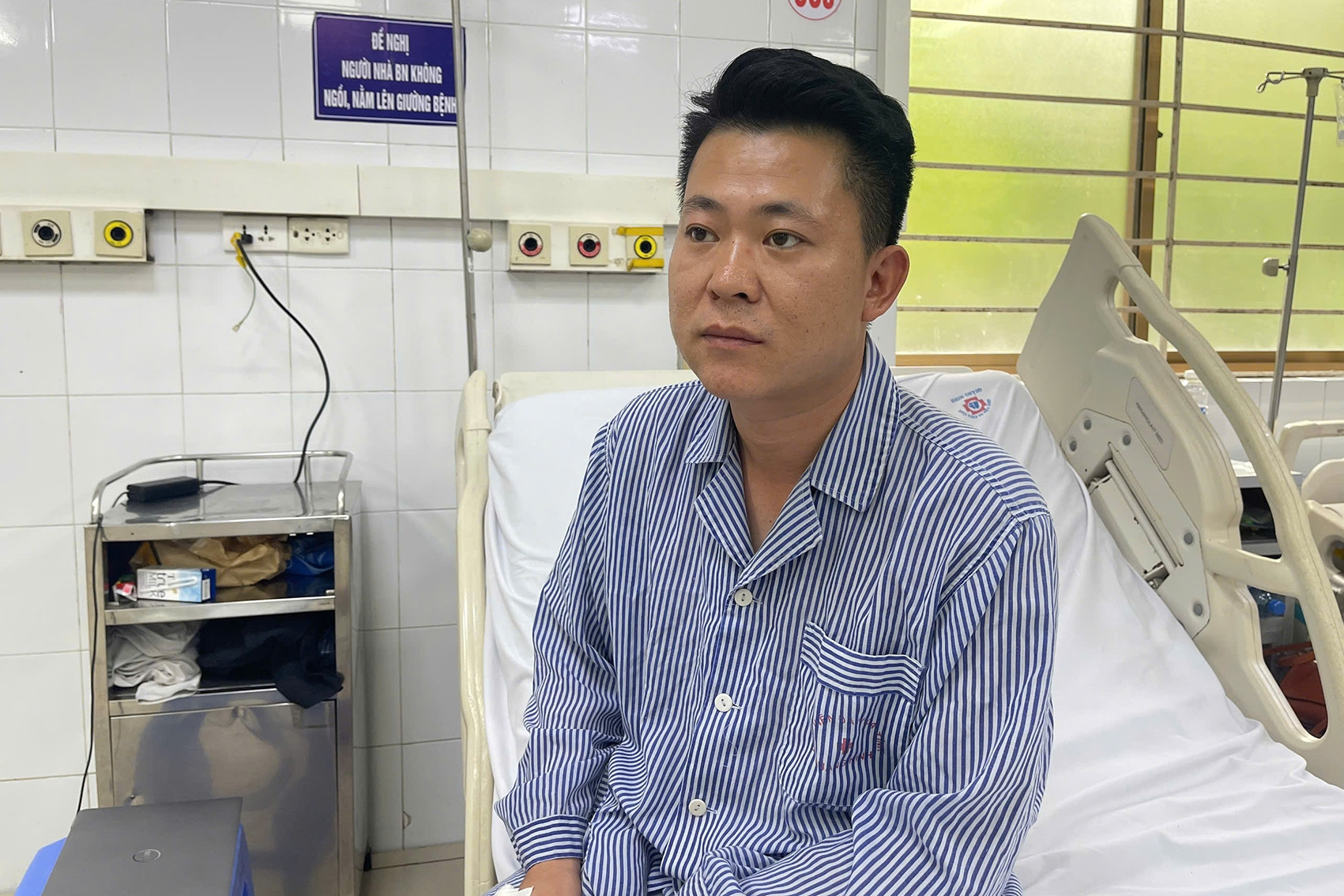 Mưa to, du khách yêu cầu về bờ nhưng chủ tàu động viên 'sắp đến điểm đầu tiên'