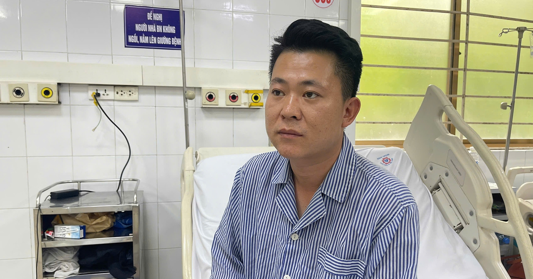 Mưa to, du khách yêu cầu về bờ nhưng chủ tàu độ...