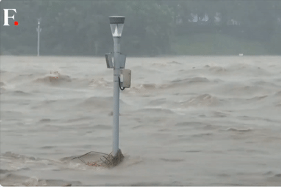 Mưa xối xả gây lũ lụt, lở đất ở Hàn Quốc, 14 người thiệt mạng