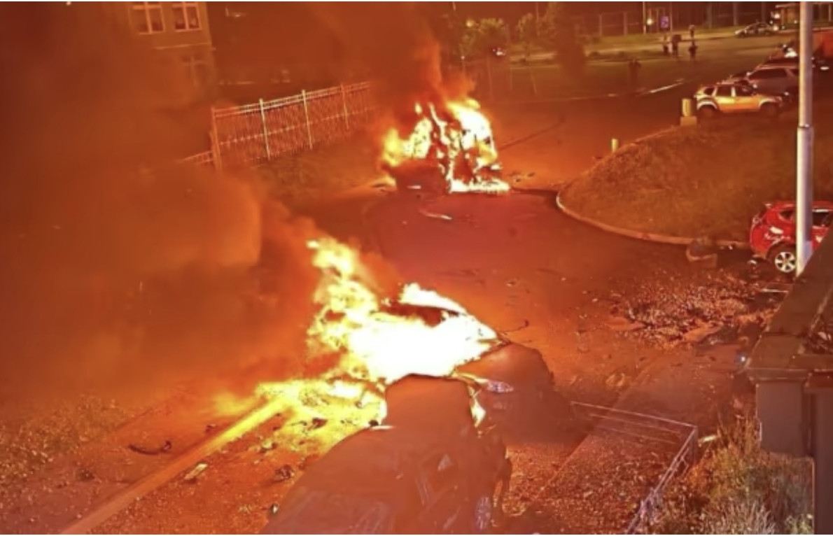 Nhiều ô tô ở Moscow bốc cháy sau đòn tấn công của Ukraine