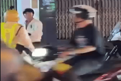 Nhóm người chửi bới, tấn công CSGT ở TPHCM khi bị đo nồng độ cồn