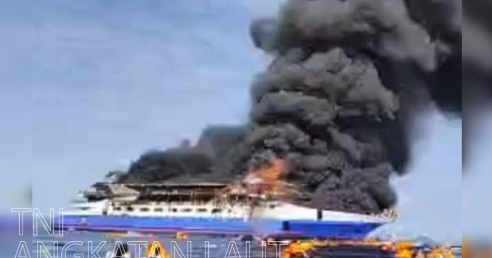 Phà bốc cháy giữa biển Indonesia, gần 130 người mất tích