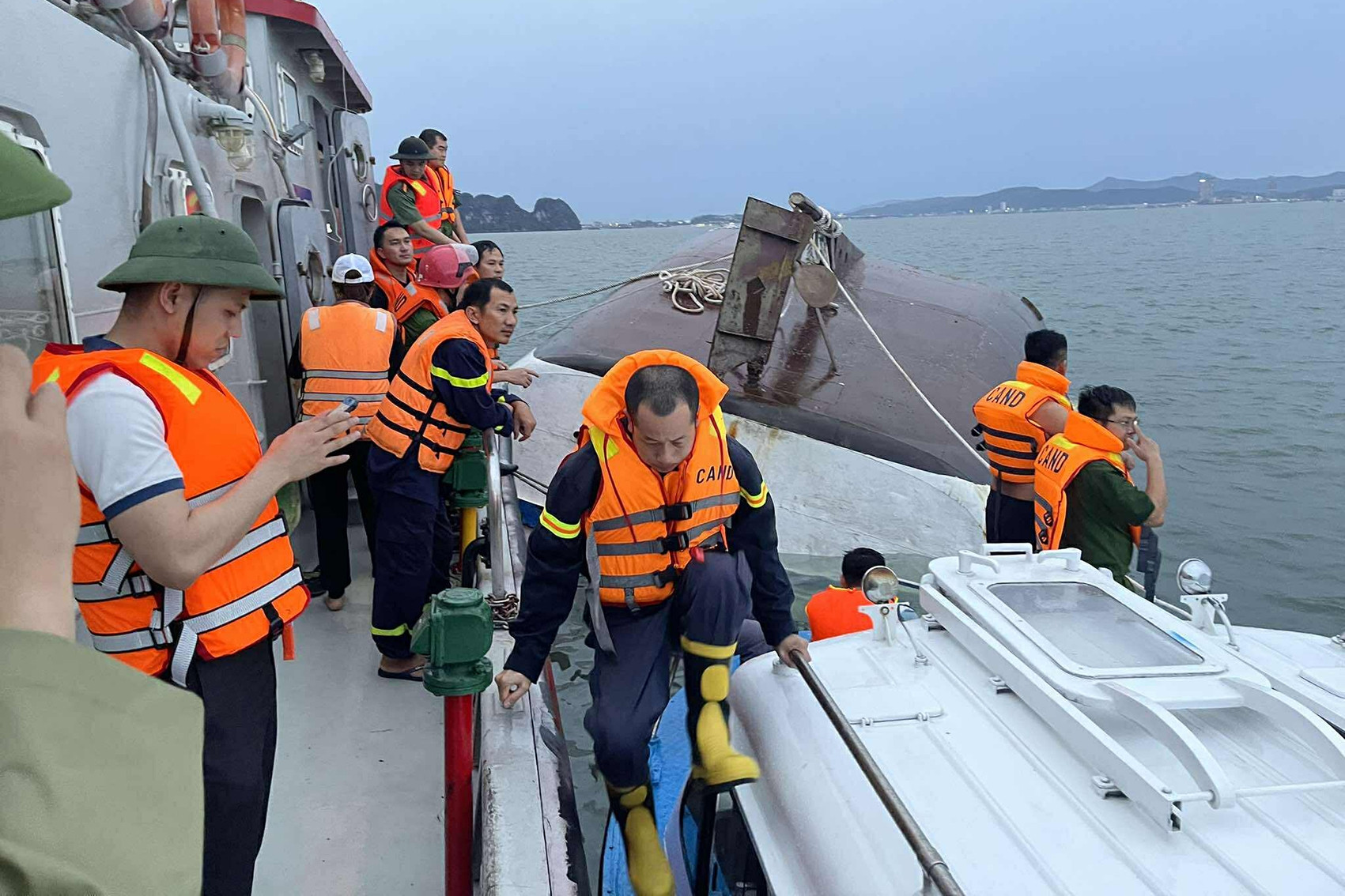 'Tàu Vịnh Xanh 58 mất kết nối GPS, hành khách không thể tự gửi tín hiệu cầu cứu'