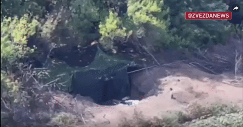 Video máy bay Nga phá hủy pháo, xe tăng Ukraine được ngụy trang kỹ càng
