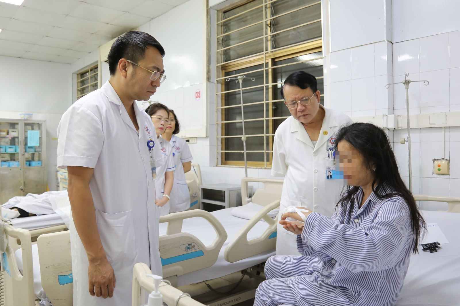 Vụ lật tàu du lịch: Bệnh viện bật báo động đỏ, huy động 150 y bác sĩ cấp cứu thảm họa
