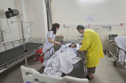 Vụ lật tàu trên vịnh Hạ Long: Chuyến du lịch hè thành thảm kịch của gia đình 8 người