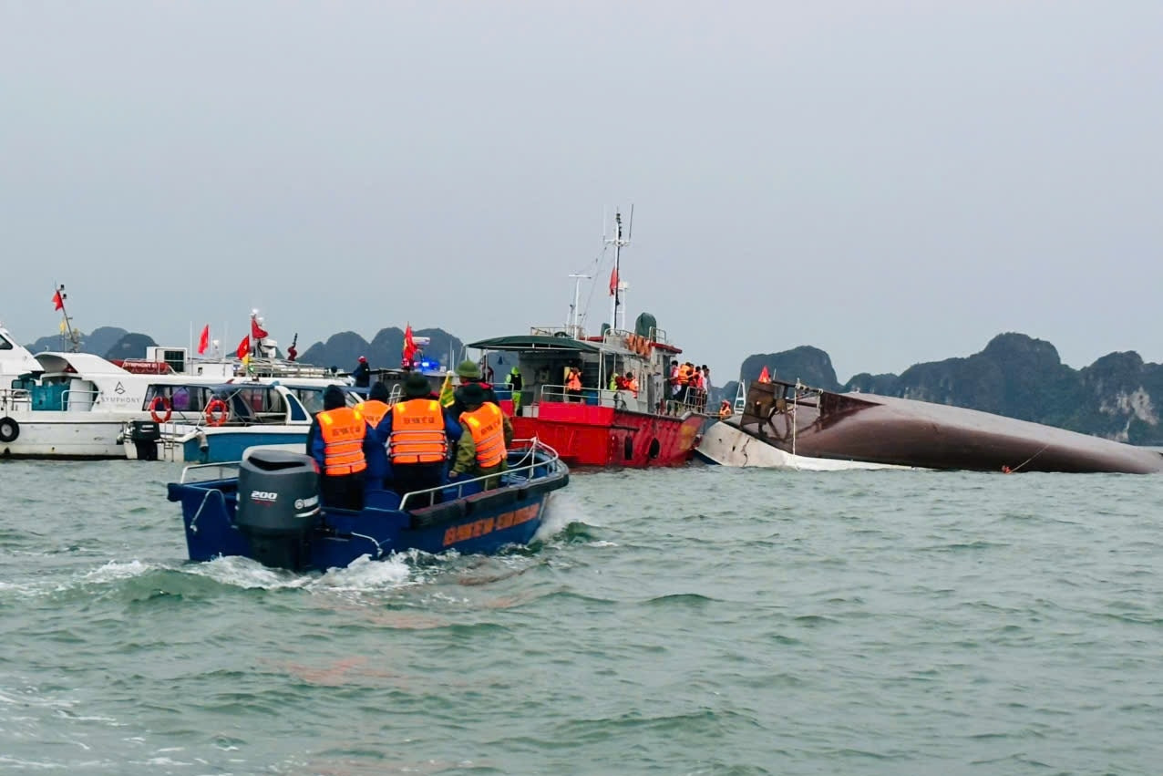 Bản tin trưa 21/7: Vụ lật tàu ở Hạ Long: Tìm thấy thi thể bé trai gần đảo Ti Tốp
