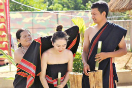 Lễ cưới người Ve ở Đà Nẵng: Nhà gái tặng quà nhà trai, làm 4 năm mới hoàn thành