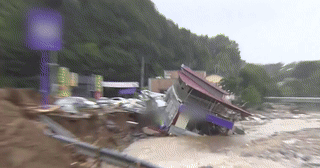 Những hình ảnh mưa lũ kỷ lục tại Hàn Quốc khiến 18 người thiệt mạng