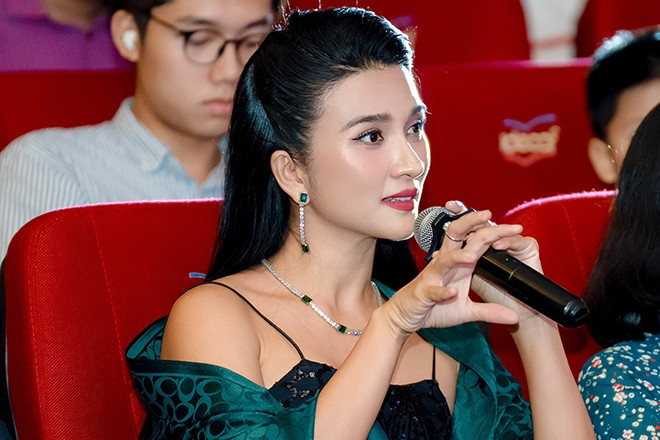 NSƯT Kim Tuyến gợi cảm làm giám khảo cuộc thi có giải thưởng hơn nửa tỷ