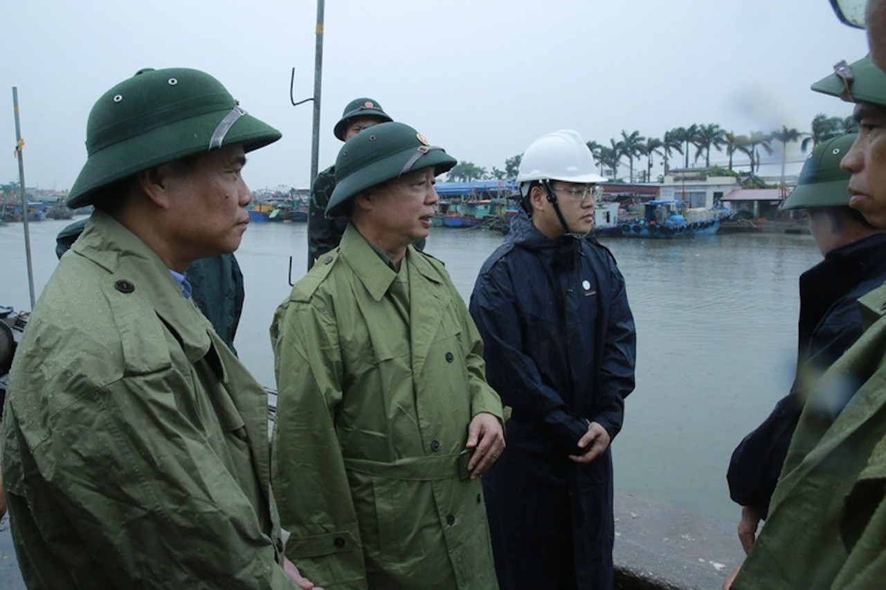 Phó Thủ tướng Trần Hồng Hà: Chuyển từ 'đối phó' sang chủ động ứng phó với bão