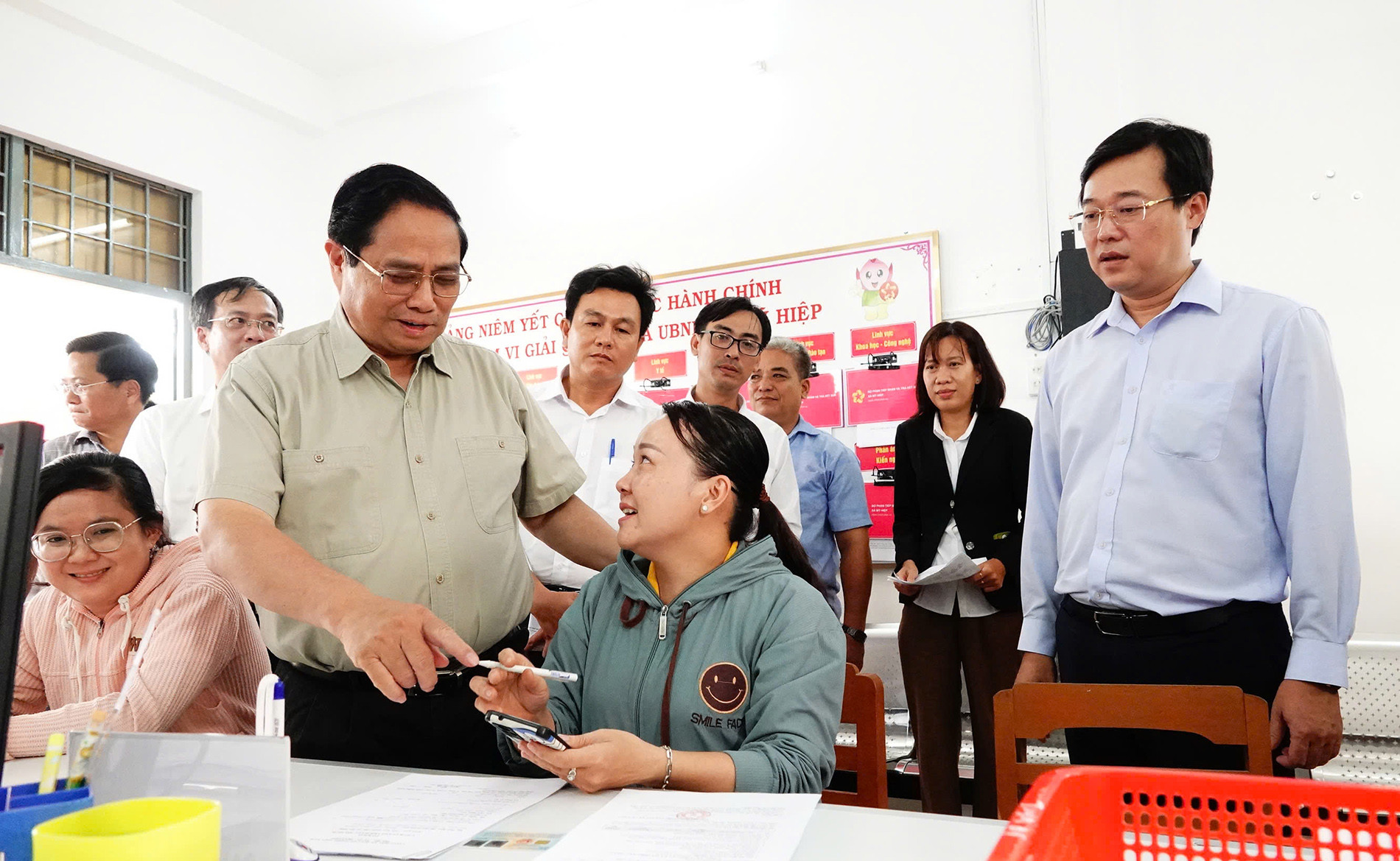 Thủ tướng kiểm tra ở Đồng Tháp.jpg