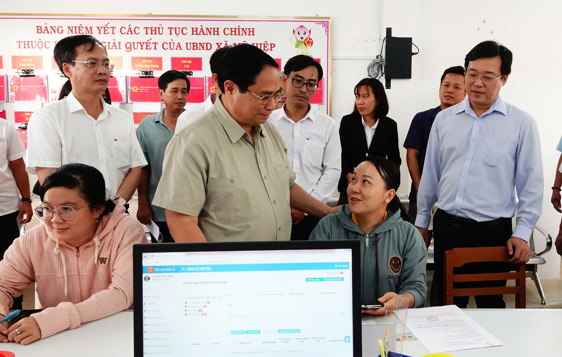 Thủ tướng kiểm tra tại xã Mỹ Hiệp 2.jpg