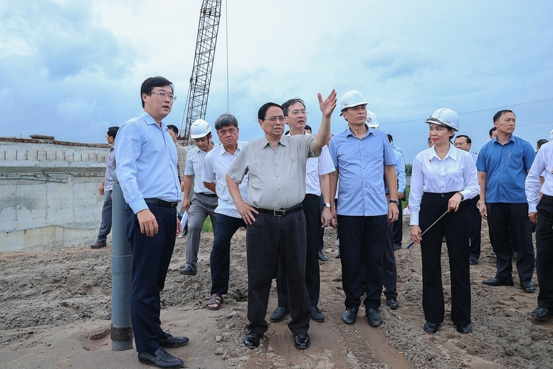 Thủ tướng trực tiếp kiểm tra, chỉ đạo trên công trường cao tốc Cao Lãnh – An Hữu