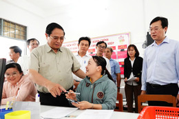 Thủ tướng: Tuyệt đối tránh tình trạng cán bộ hách dịch, người dân phải ‘nhờ vả’
