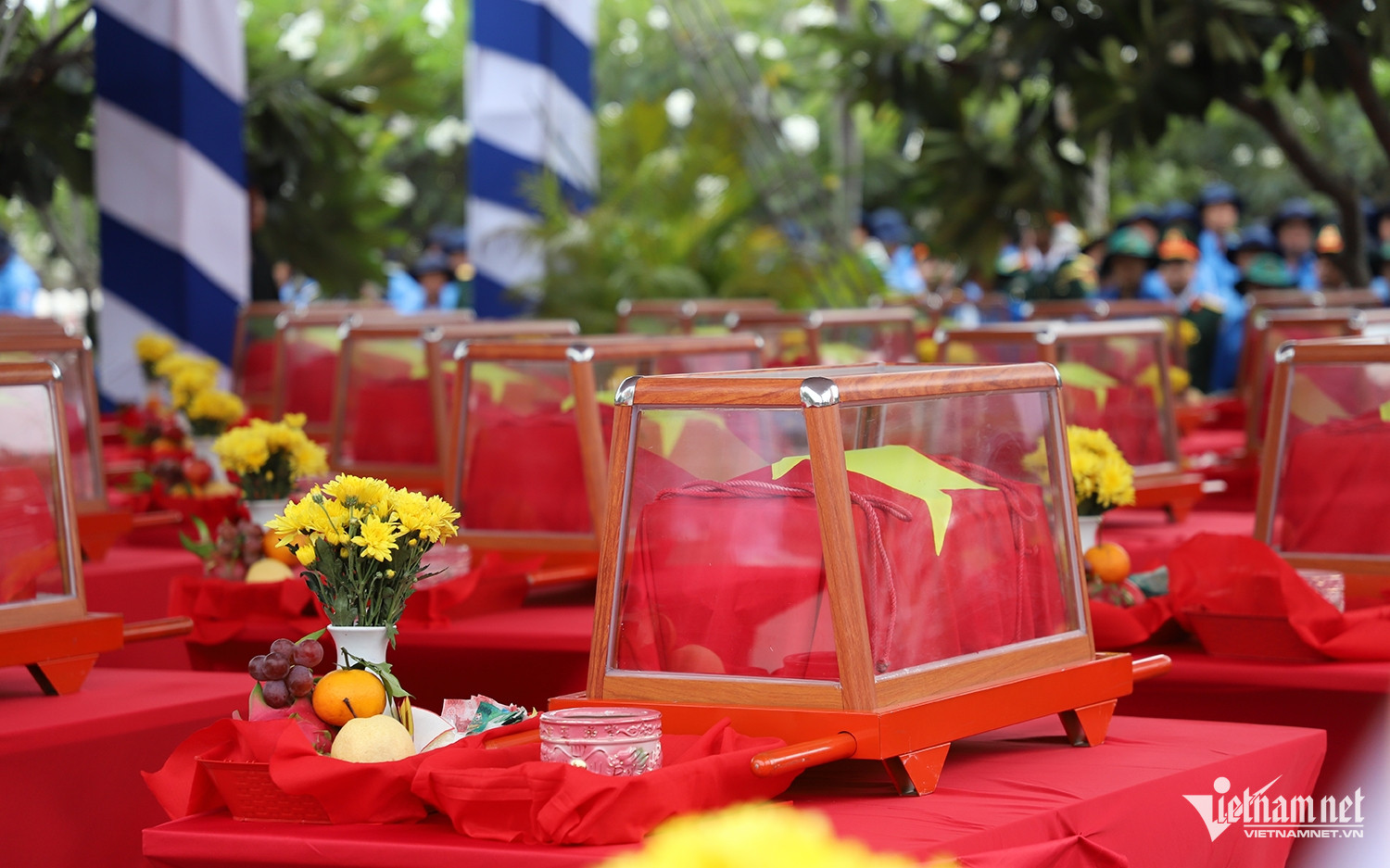 W-TT viếng nghĩa trang 04.JPG.jpg