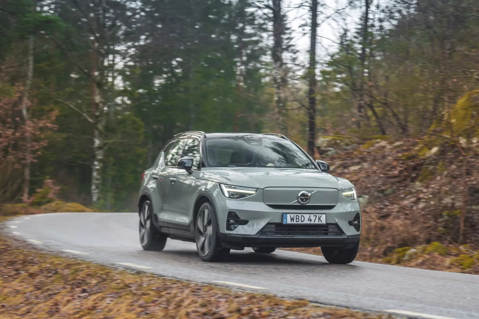 Xe điện Volvo XC40 tăng tốc bất thường dù không đạp ga, hãng che giấu lỗi