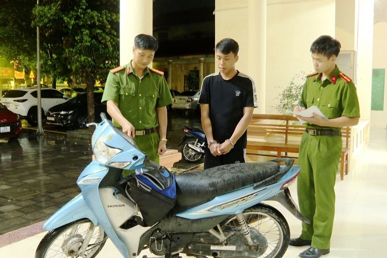4 giờ cảnh sát truy xét kẻ liều lĩnh, lợi dụng bão Wipha để phạm tội
