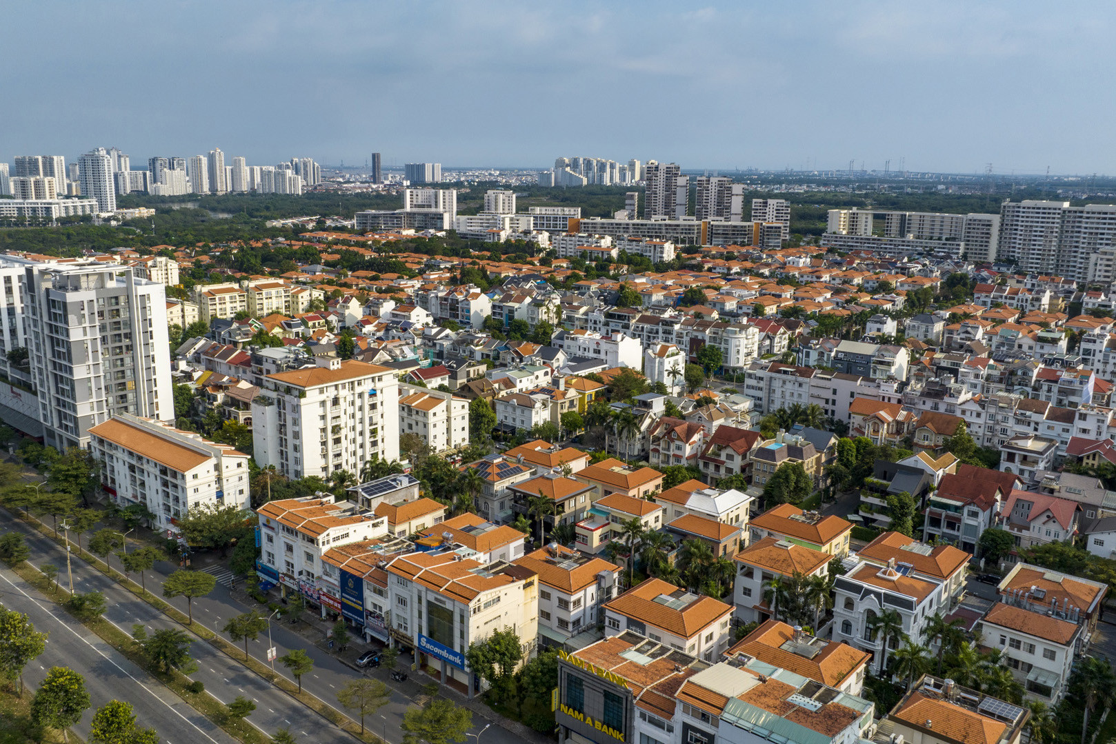 Khi giá đất vút cao và ngân sách thu bội