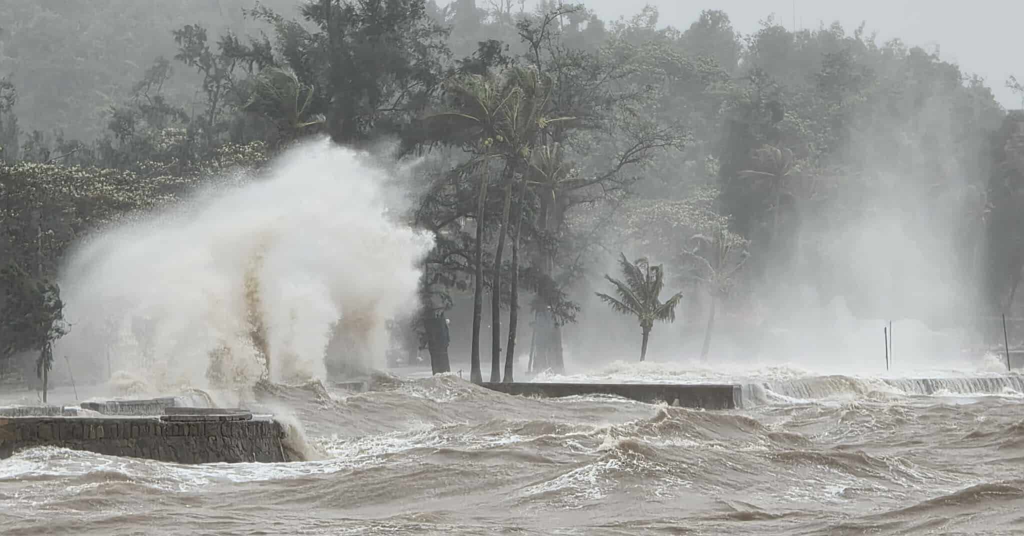 Bão số 3 Wipha gây mưa to, sóng lớn liên tục xuất hiện ở nhiều vùng biển