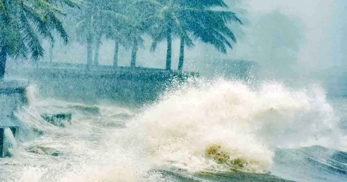 Bão số 3 Wipha gây mưa to, sóng biển lớn liên tục xuất hiện ở Thanh Hoá