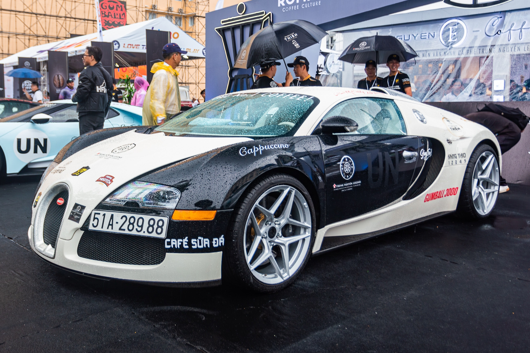 Cận cảnh siêu xe Bugatti Veyron giá 50 tỷ của ông Đặng Lê Nguyên Vũ