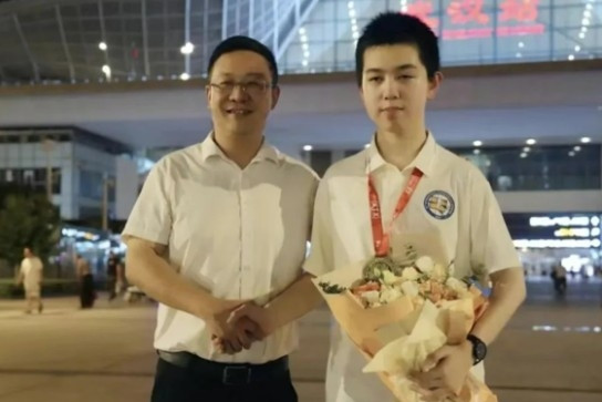 Cậu bé bại não là thần đồng toán học, đoạt huy chương vàng Olympic Toán quốc tế