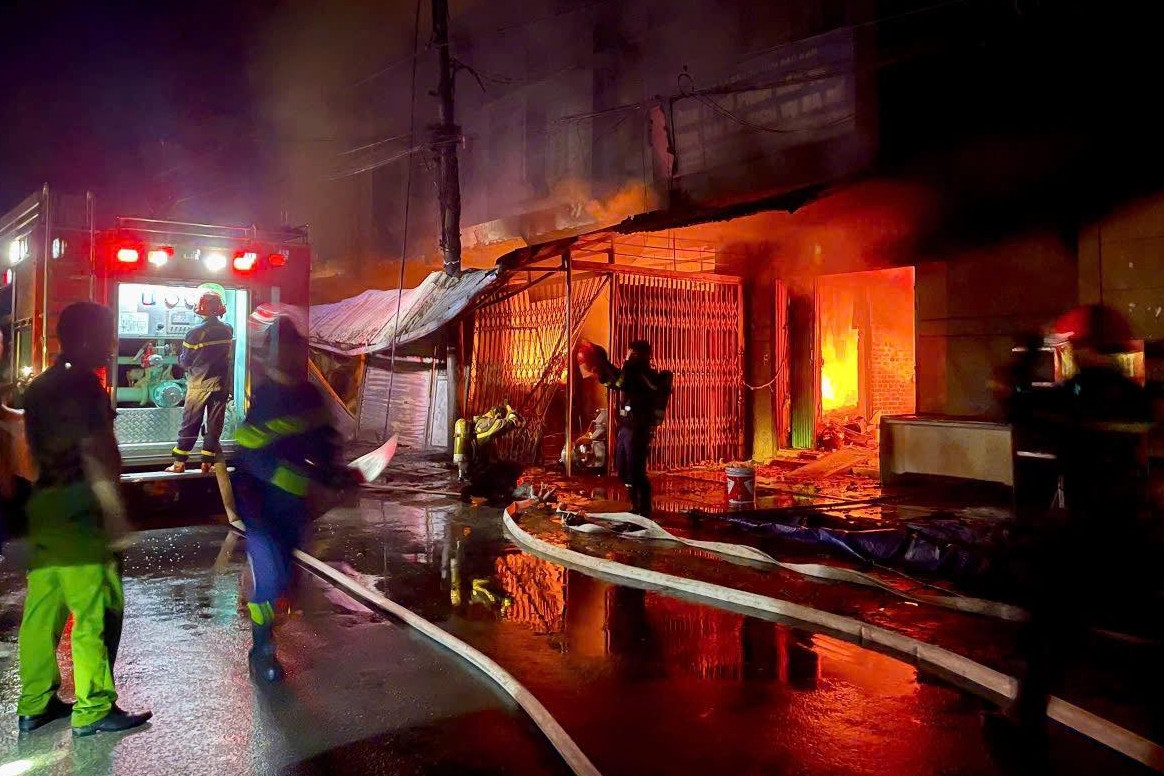 Công ty bốc cháy dữ dội, giám đốc tử vong