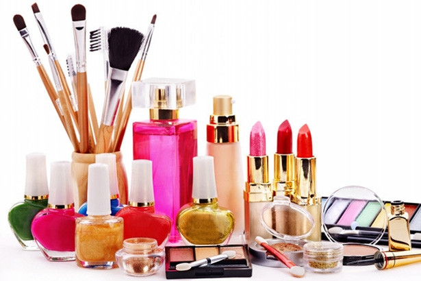 Đề xuất cấm sử dụng trang phục bác sĩ, dược sĩ khi quảng cáo mỹ phẩm