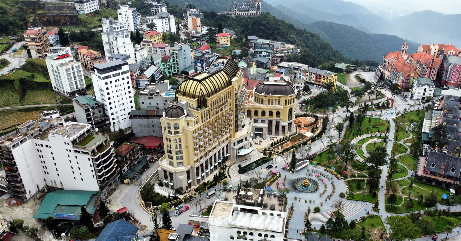 Đi chơi Tam Đảo, 2 cô gái bị cưỡng đoạt tài sản...