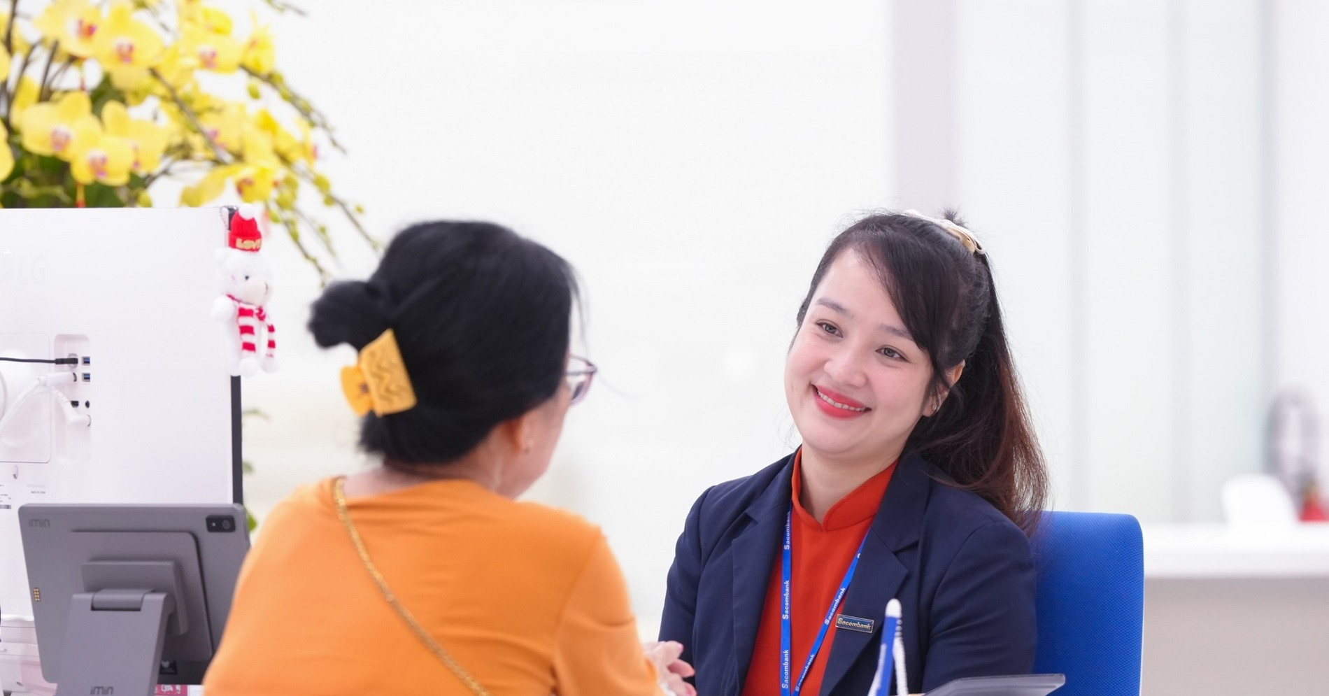 Một "đại gia" ngân hàng đóng cửa hàng loạt điểm...