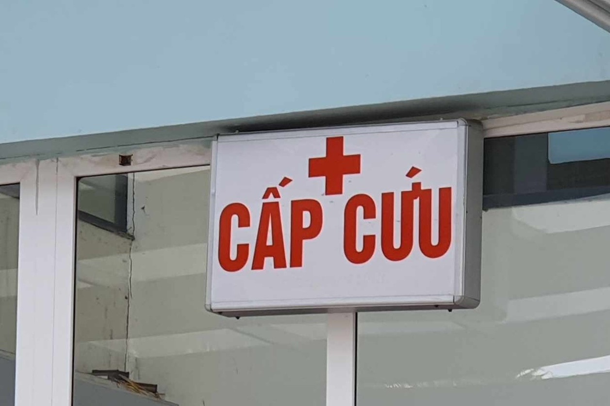 Nam thanh niên 26 tuổi cấp cứu do nuốt nhiều mảnh dao rọc giấy