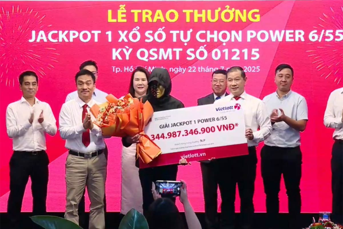 Người đàn ông TPHCM trúng Vietlott kỷ lục gần 345 tỷ: Chờ vợ ăn cơm xong mới nói