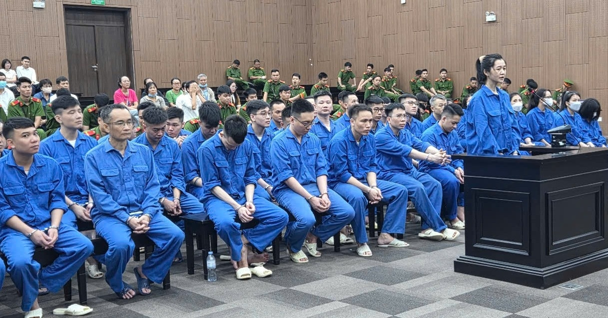 Những nạn nhân khốn khổ của nhóm chuyên dùng ảnh ghép, đồi trụy để đòi nợ