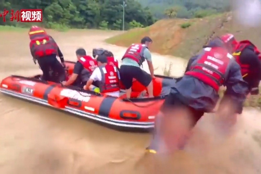 Thành phố ven biển Trung Quốc ngập lụt nặng vì bão Wipha