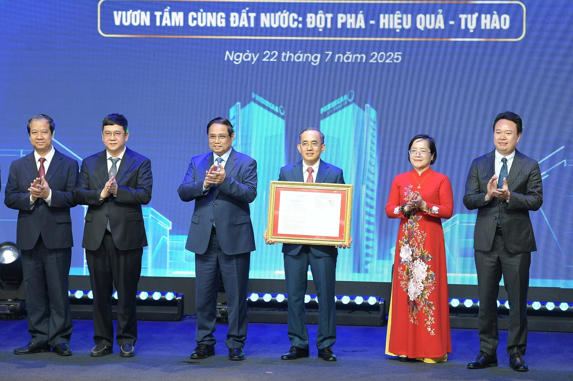 Thủ tướng: Phenikaa từ trường đại học lên đại học, không chỉ là bỏ bớt đi 1 chữ