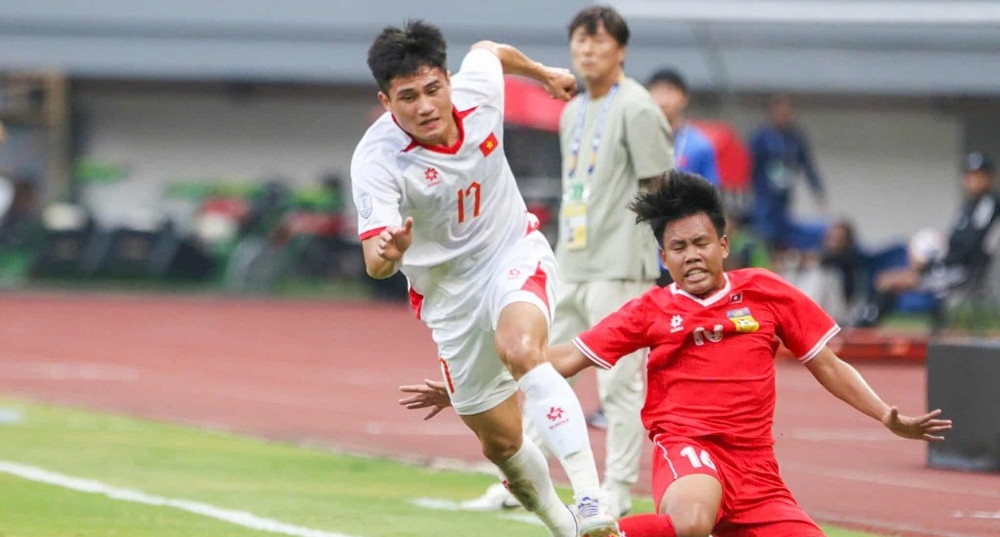 경기를 앞두고 몸을 푸는 U23 베트남 선수들